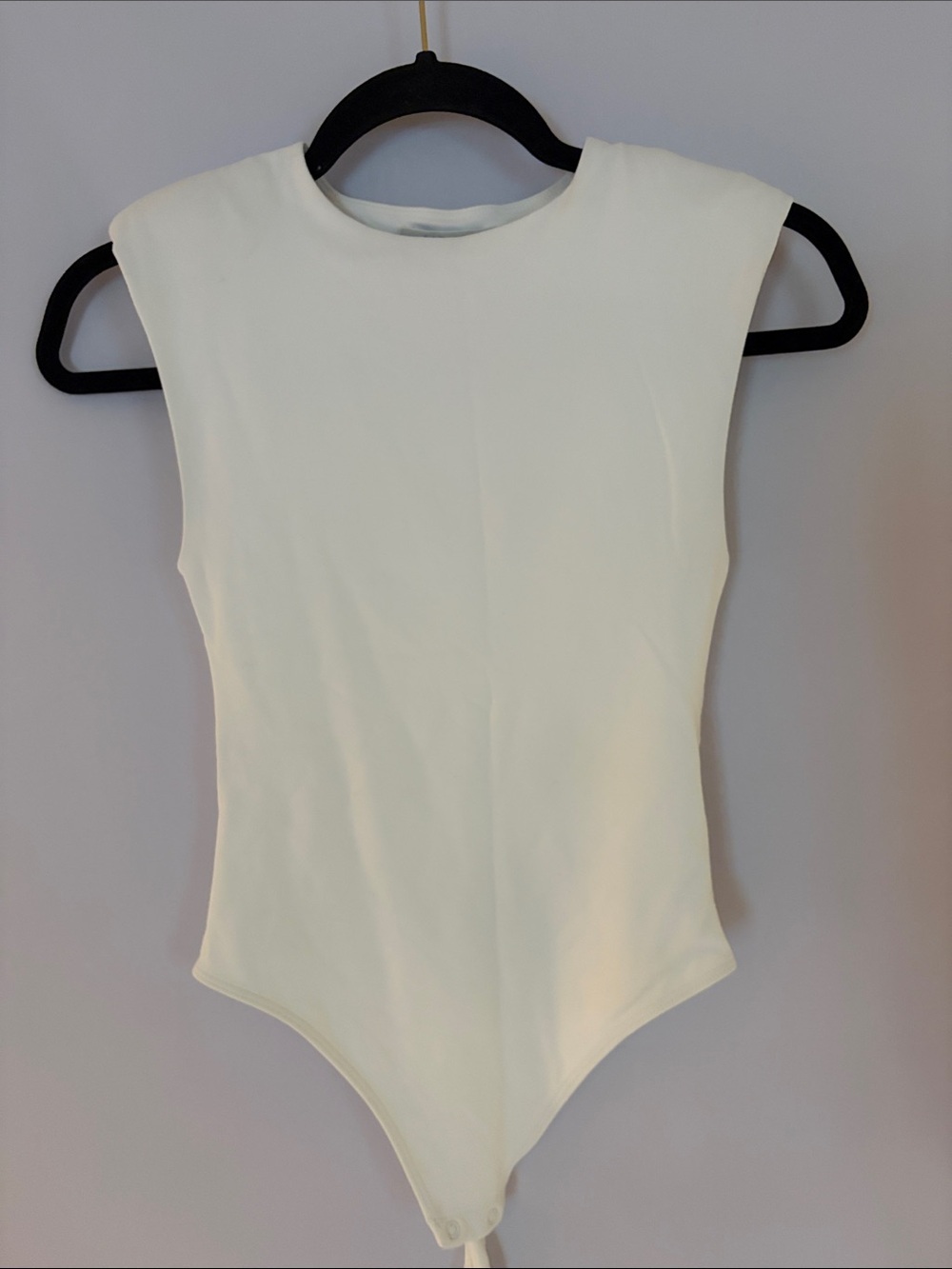 Aritzia Babaton White Padded Top Shoulder Sleeveless Bodysuit -Sz XS